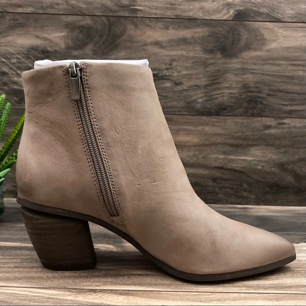 NIB Vince Camuto Grasem Pointy Toe Western Bootie - Picture 10 of 16